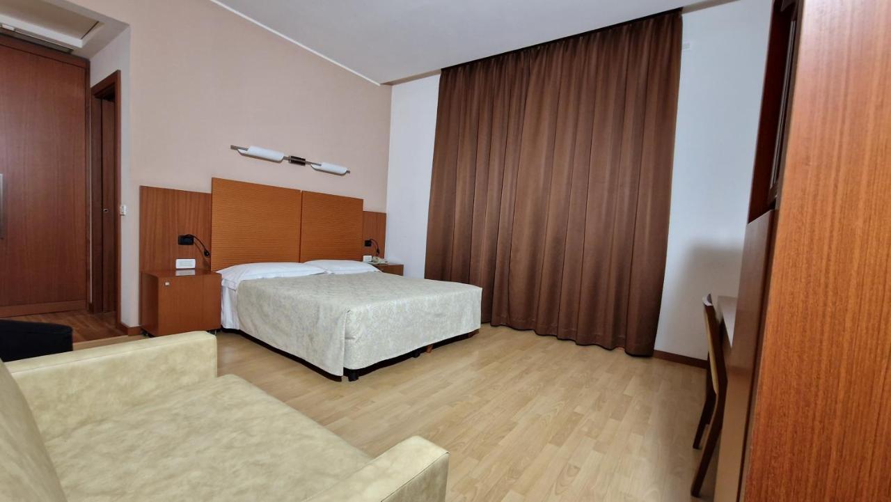 Bella Italia Palace Hotel โนวารา ภายนอก รูปภาพ