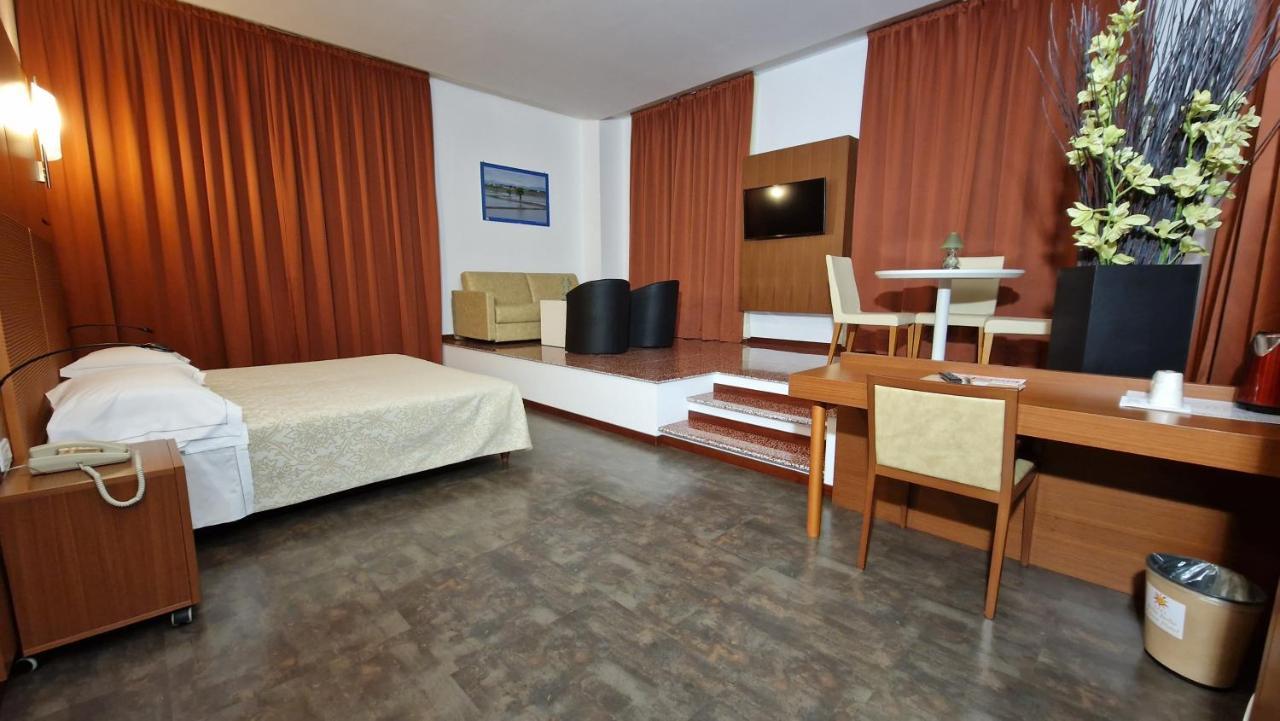 Bella Italia Palace Hotel โนวารา ภายนอก รูปภาพ