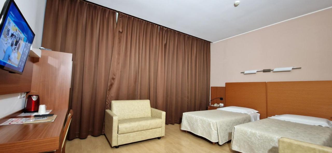Bella Italia Palace Hotel โนวารา ภายนอก รูปภาพ
