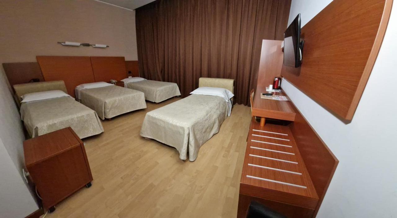 Bella Italia Palace Hotel โนวารา ภายนอก รูปภาพ