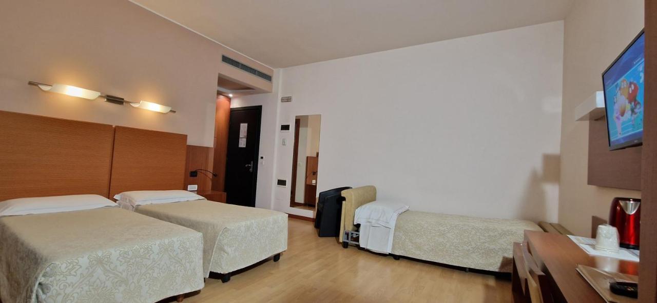 Bella Italia Palace Hotel โนวารา ภายนอก รูปภาพ