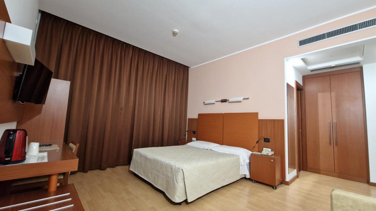 Bella Italia Palace Hotel โนวารา ภายนอก รูปภาพ