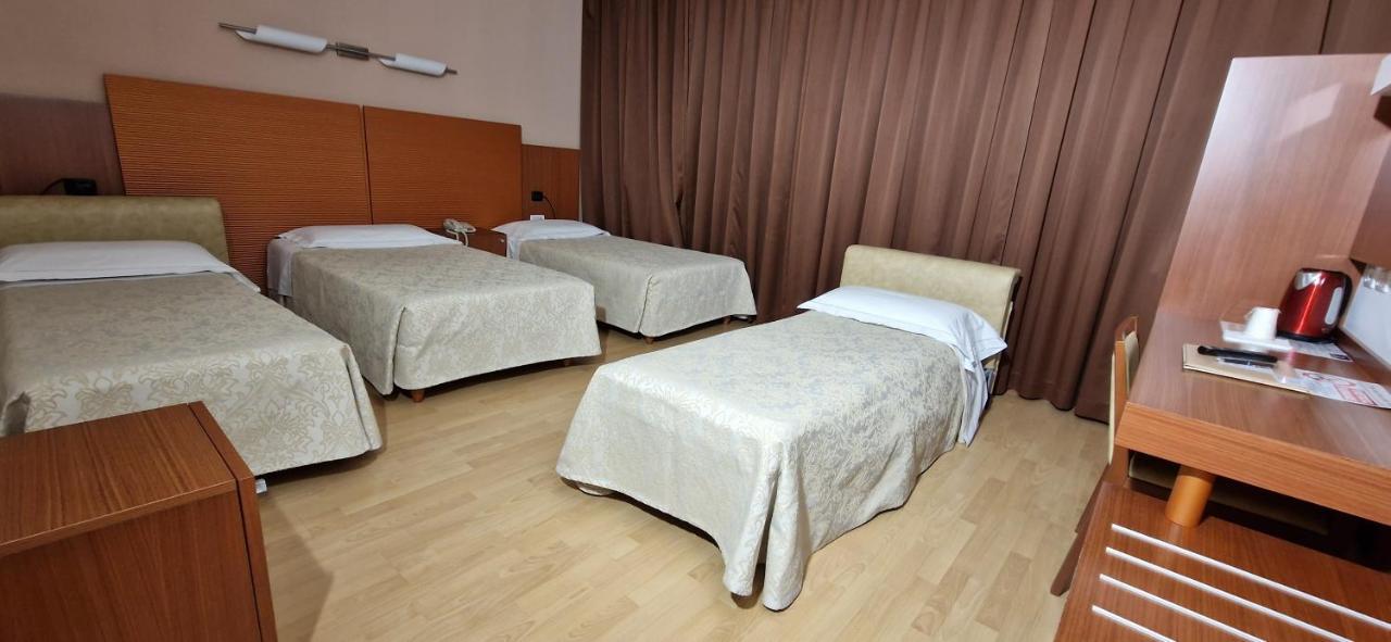 Bella Italia Palace Hotel โนวารา ภายนอก รูปภาพ