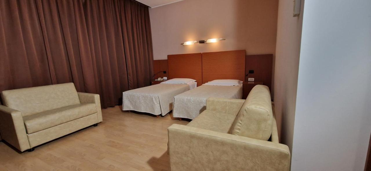 Bella Italia Palace Hotel โนวารา ภายนอก รูปภาพ