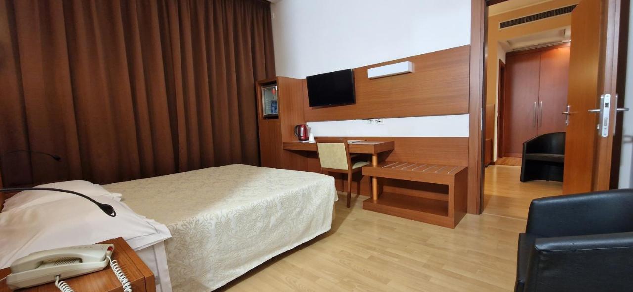 Bella Italia Palace Hotel โนวารา ภายนอก รูปภาพ