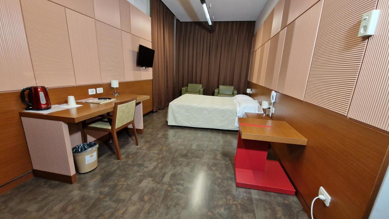 Bella Italia Palace Hotel โนวารา ภายนอก รูปภาพ