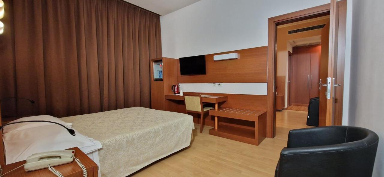 Bella Italia Palace Hotel โนวารา ภายนอก รูปภาพ