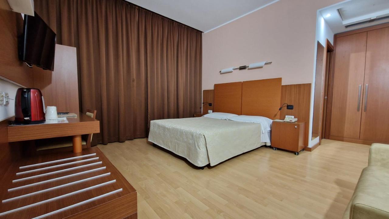 Bella Italia Palace Hotel โนวารา ภายนอก รูปภาพ
