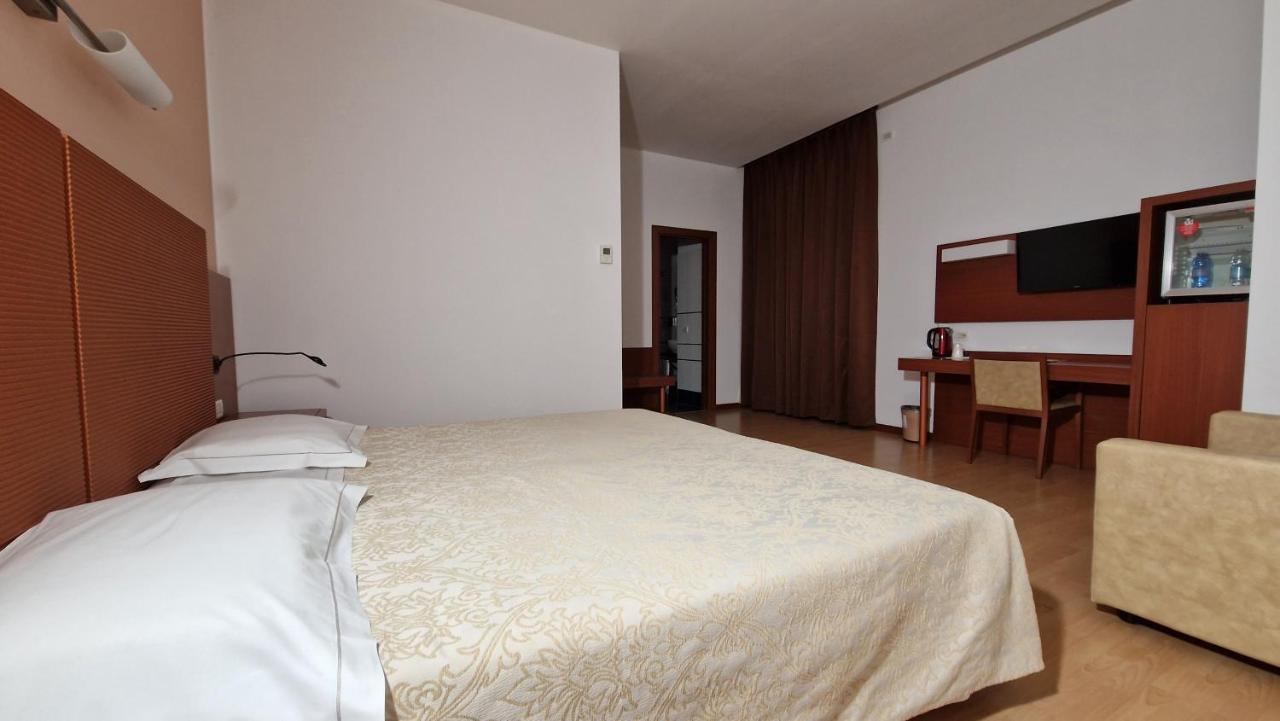 Bella Italia Palace Hotel โนวารา ภายนอก รูปภาพ
