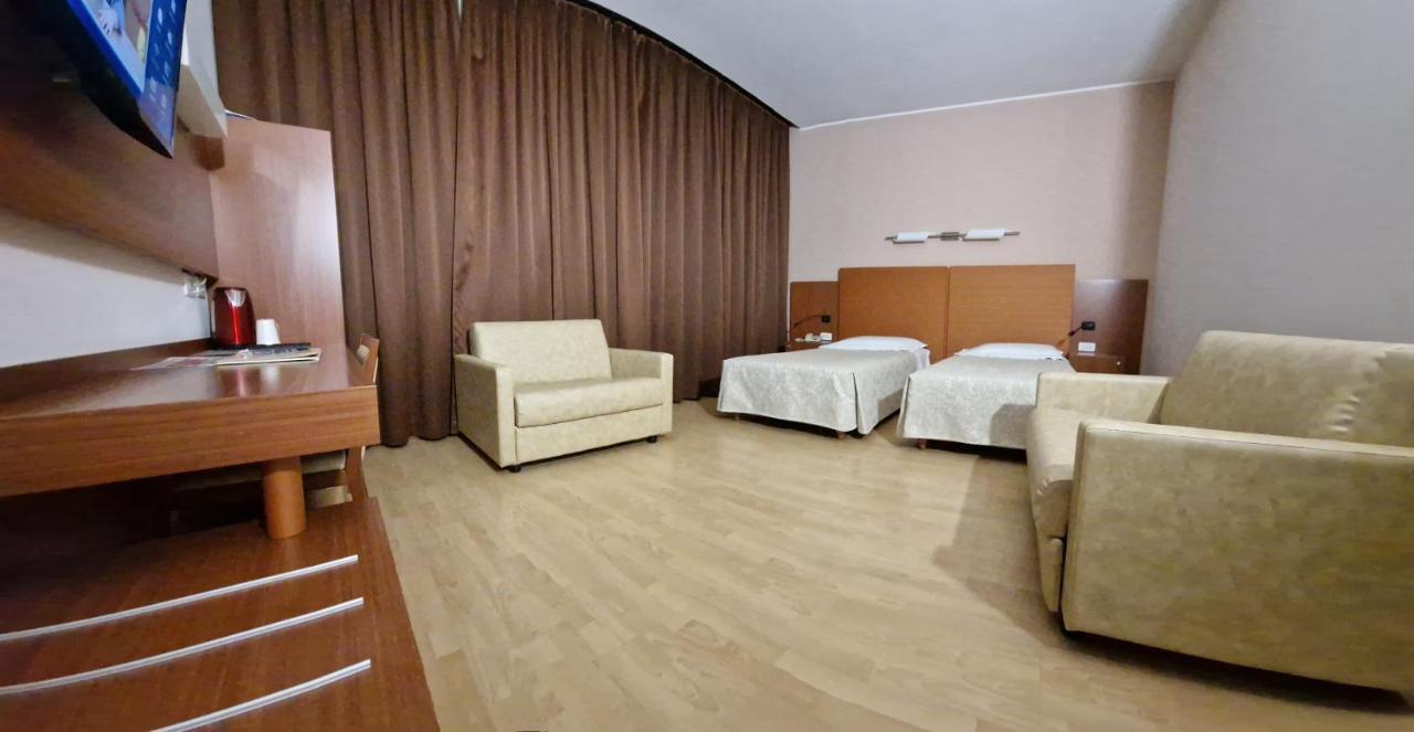 Bella Italia Palace Hotel โนวารา ภายนอก รูปภาพ