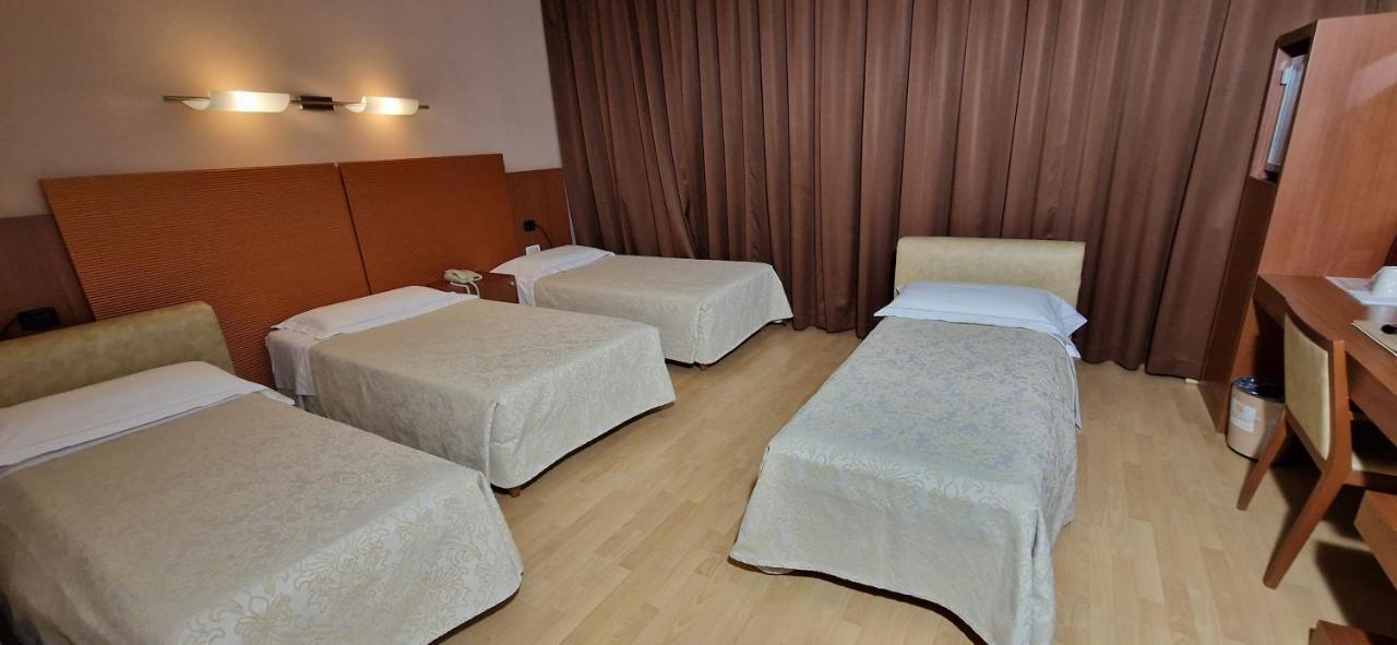 Bella Italia Palace Hotel โนวารา ภายนอก รูปภาพ