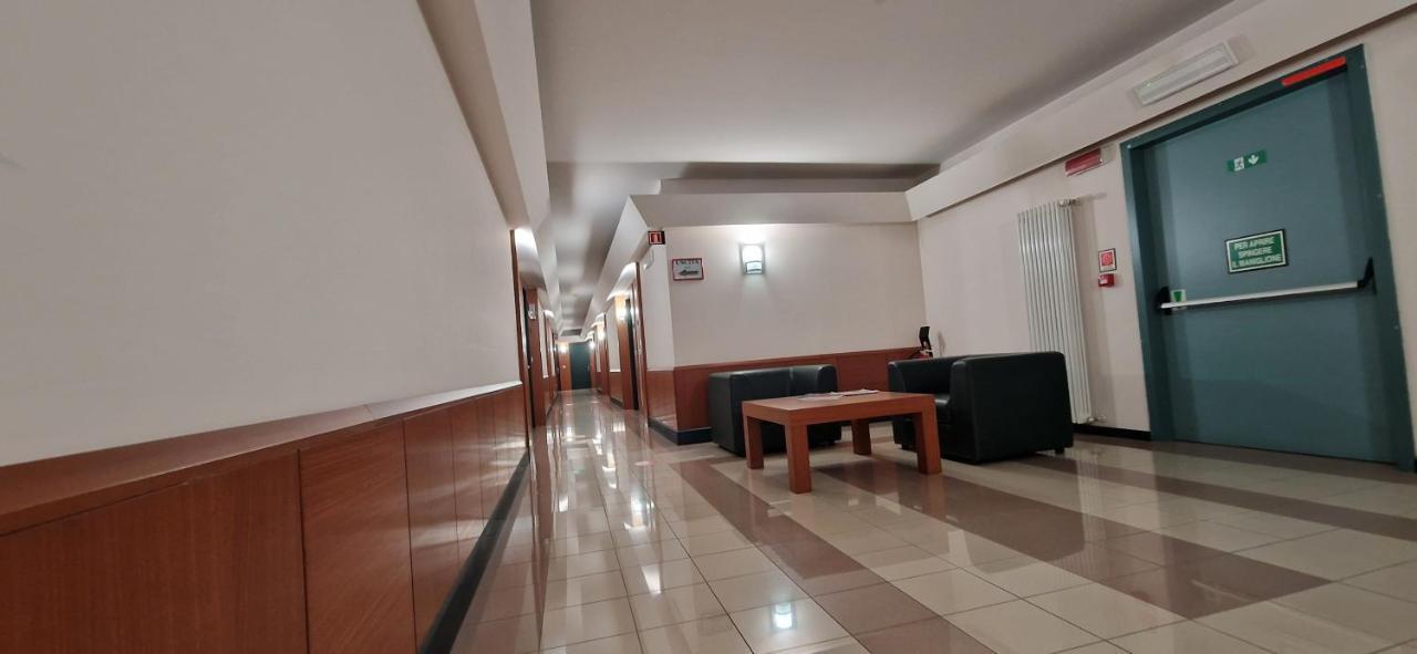 Bella Italia Palace Hotel โนวารา ภายนอก รูปภาพ