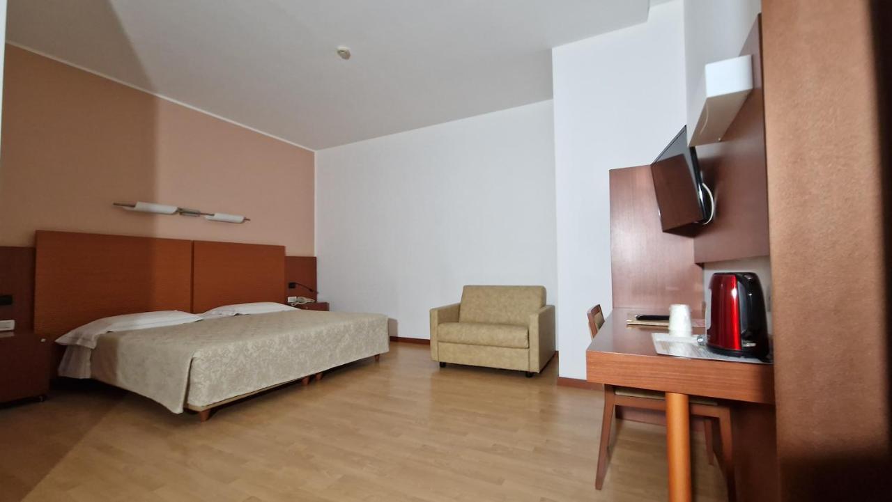 Bella Italia Palace Hotel โนวารา ภายนอก รูปภาพ