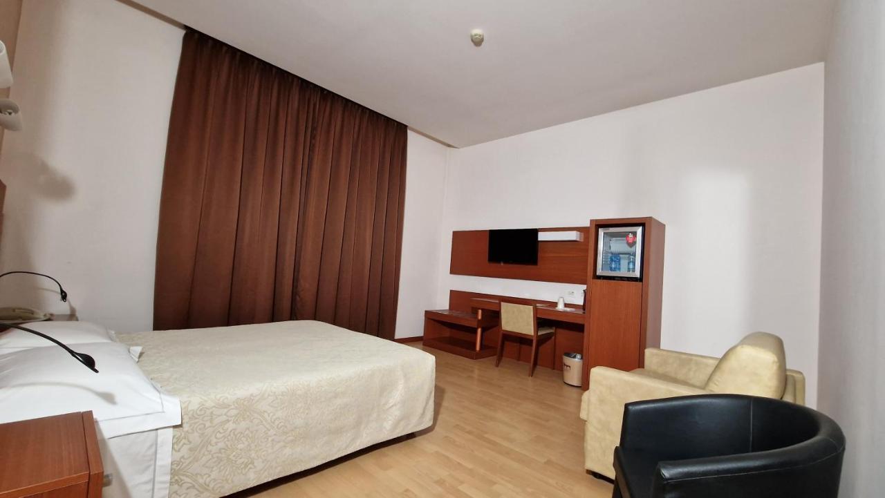 Bella Italia Palace Hotel โนวารา ภายนอก รูปภาพ