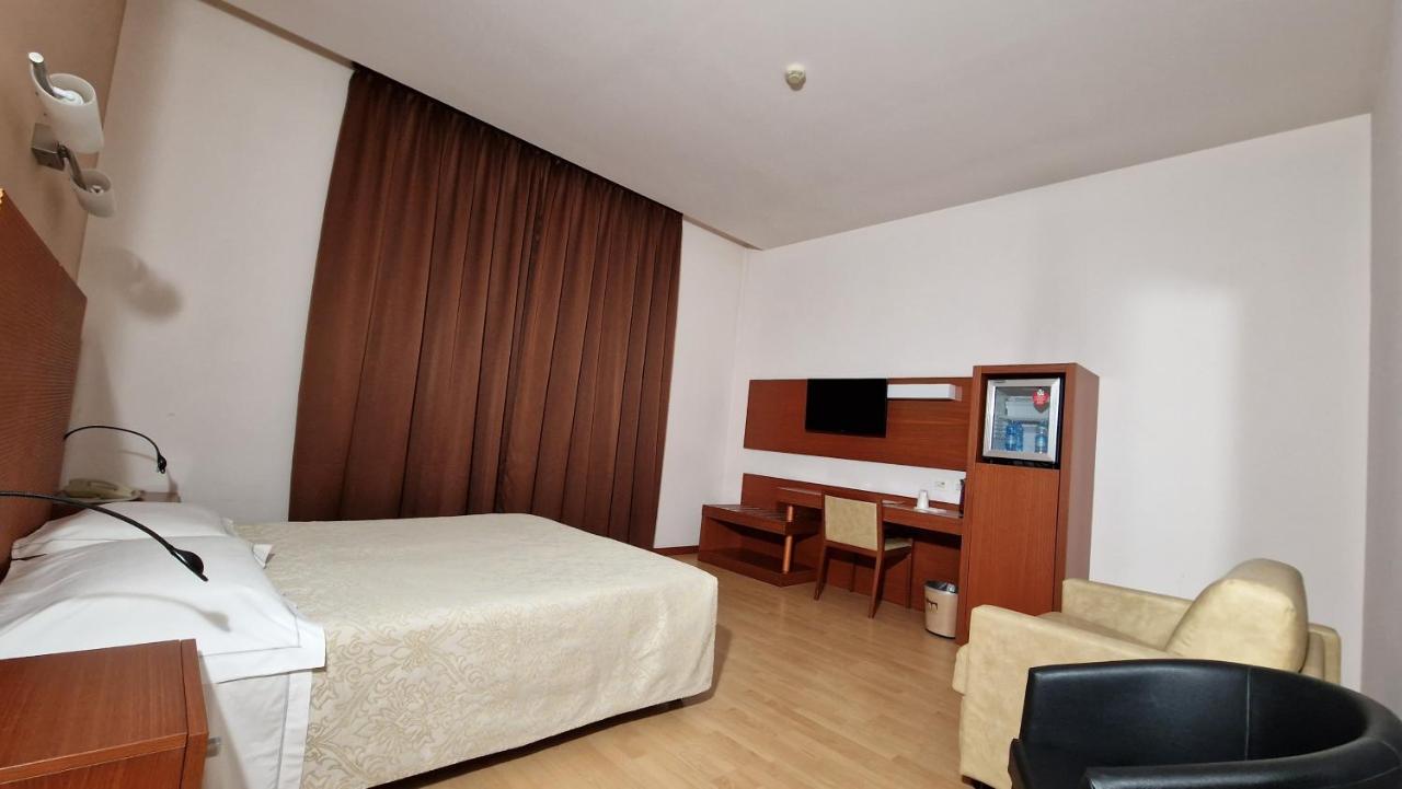 Bella Italia Palace Hotel โนวารา ภายนอก รูปภาพ