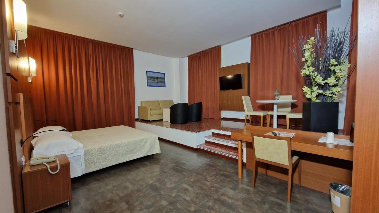 Bella Italia Palace Hotel โนวารา ภายนอก รูปภาพ