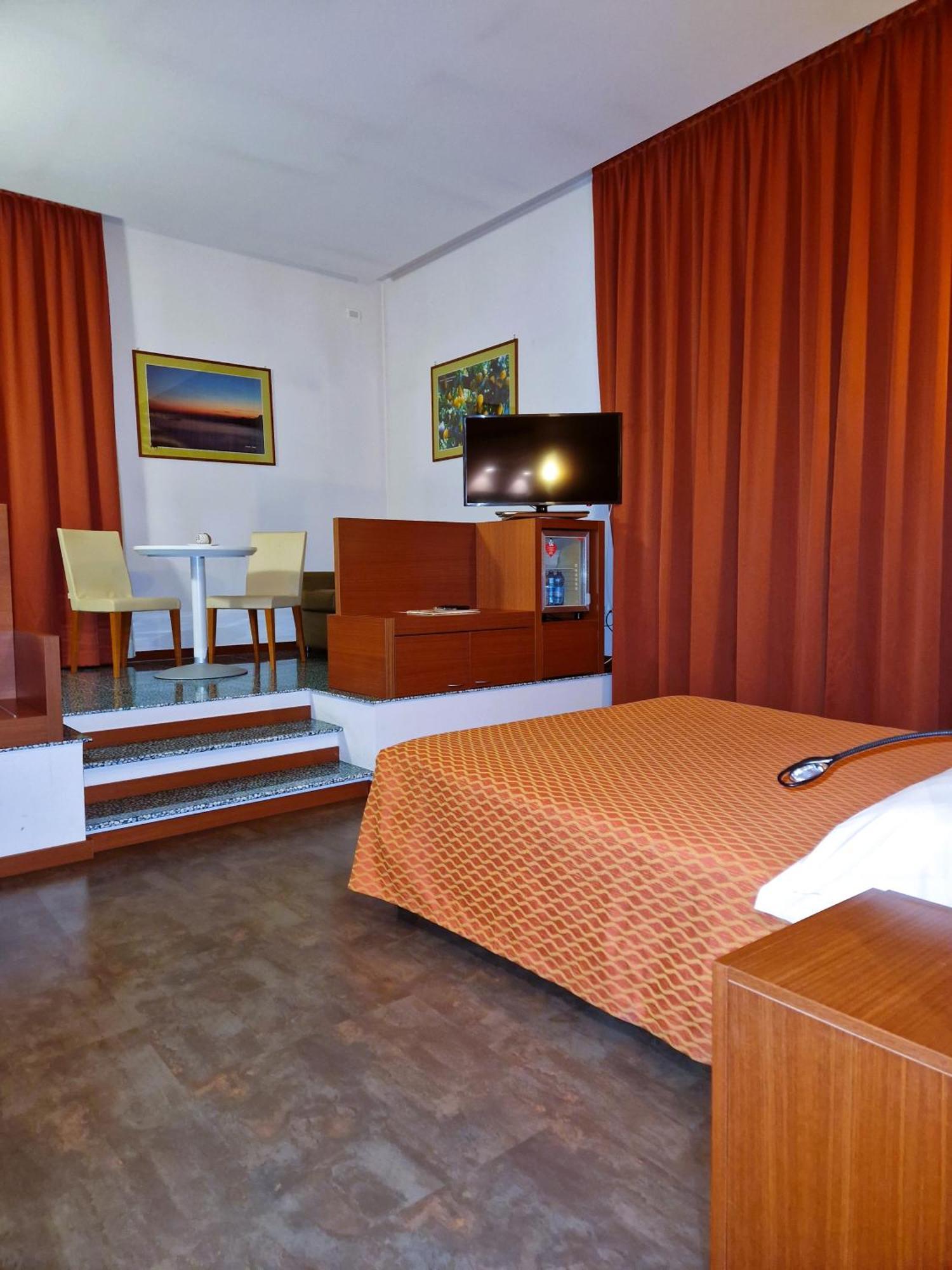 Bella Italia Palace Hotel โนวารา ภายนอก รูปภาพ