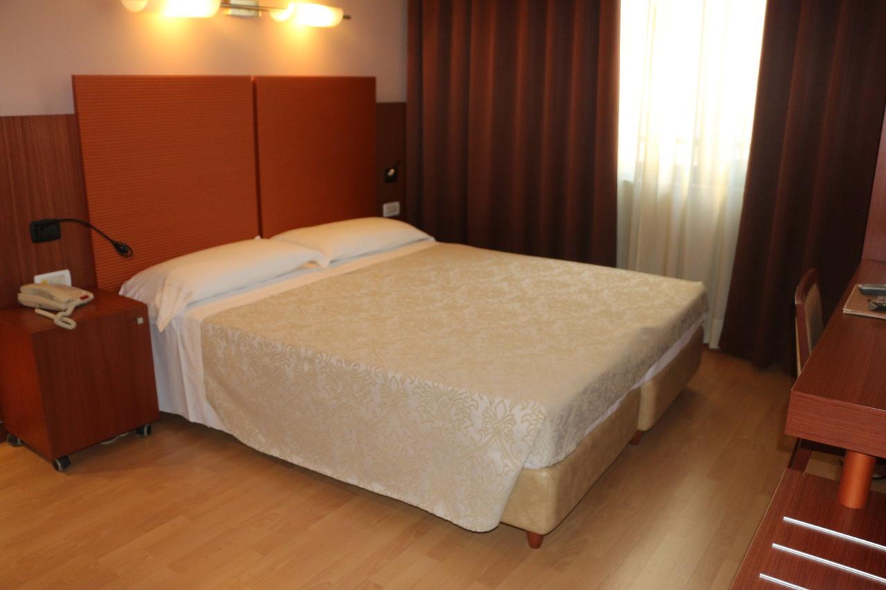 Bella Italia Palace Hotel โนวารา ภายนอก รูปภาพ